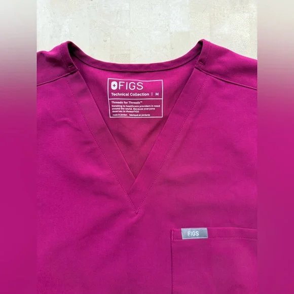 FIGS Catarina Scrub Top Size M Pocket Dark Magenta Purple #2189 “ROCK ON” - Picture 2 of 6